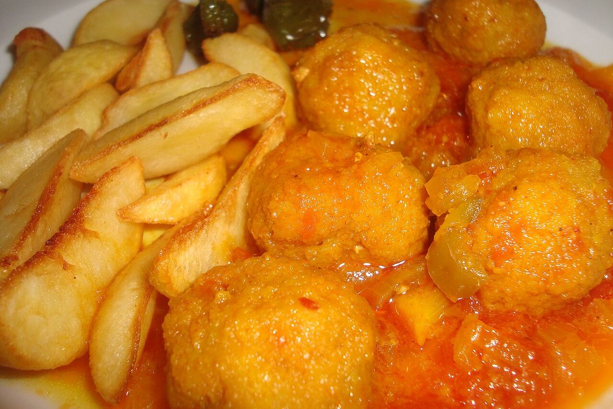 Albóndigas en salsa terminado, listo para servir