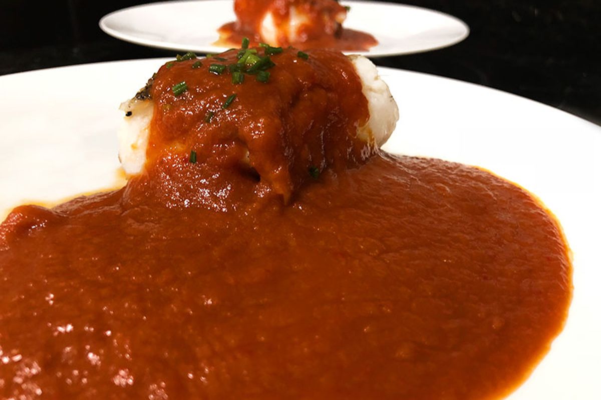 Bacalao a la vizcaína terminado, listo para servir