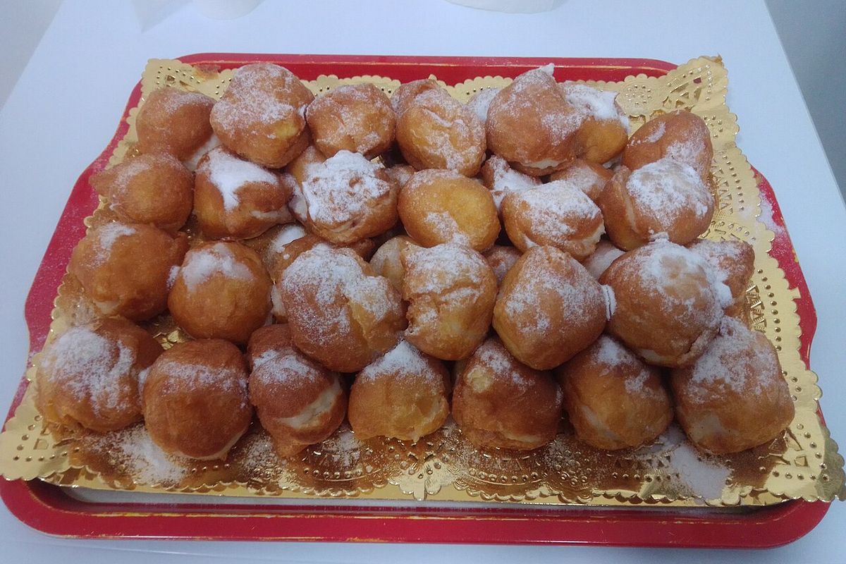 Buñuelos de viento terminado, listo para servir