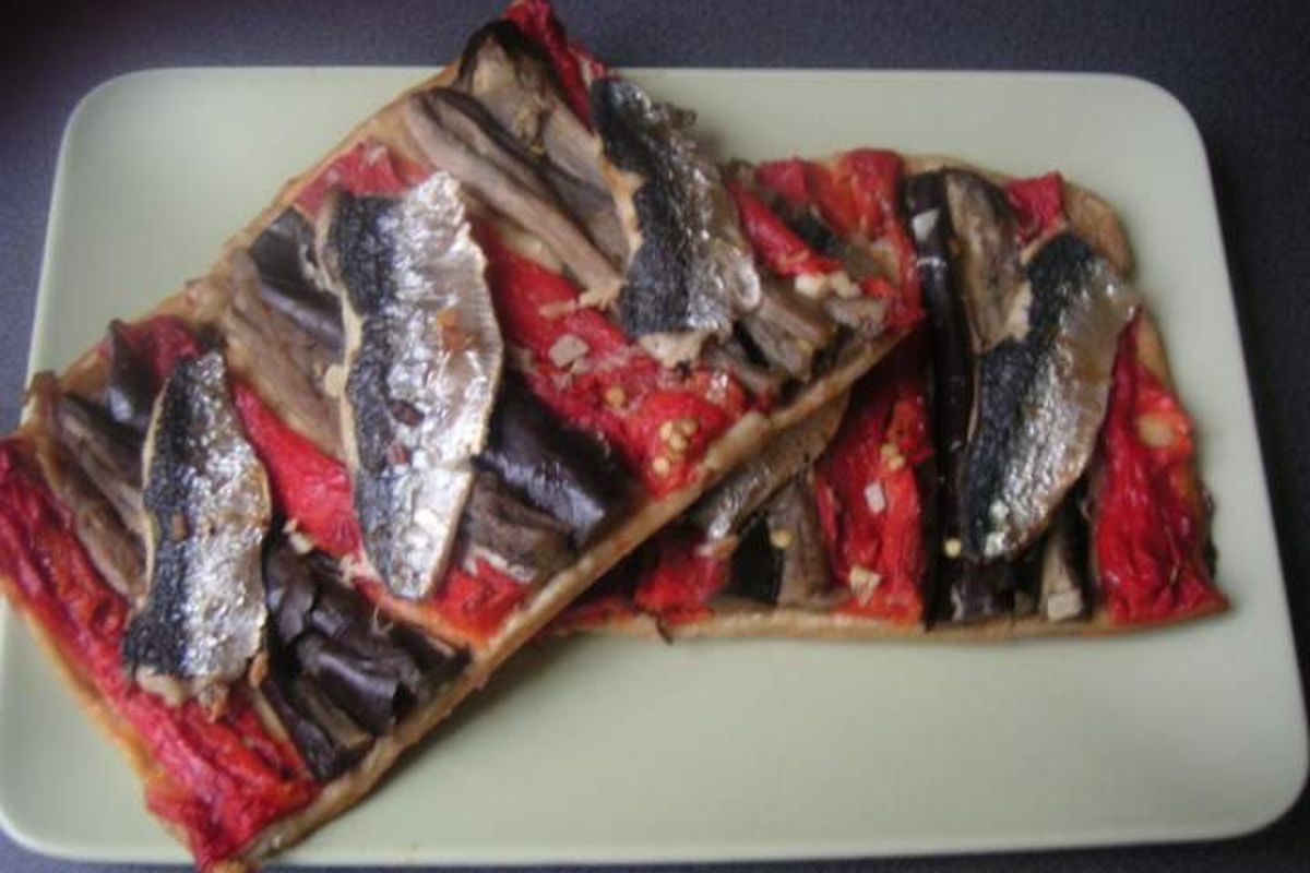 Coca de recapte terminado, listo para servir