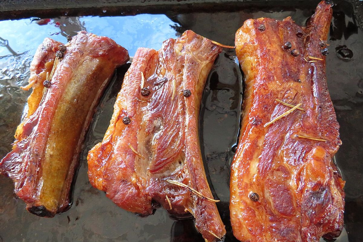 Costillas al horno terminado, listo para servir