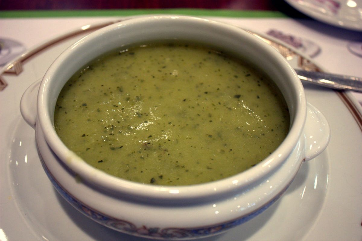 Crema de calabacín terminado, listo para servir