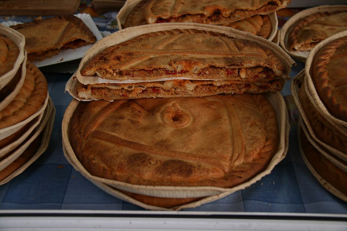 Empanada gallega terminado, listo para servir