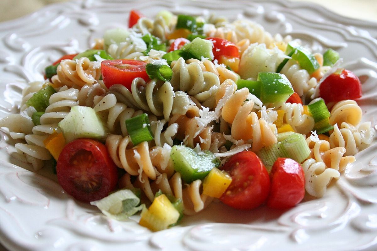 Ensalada de pasta terminado, listo para servir