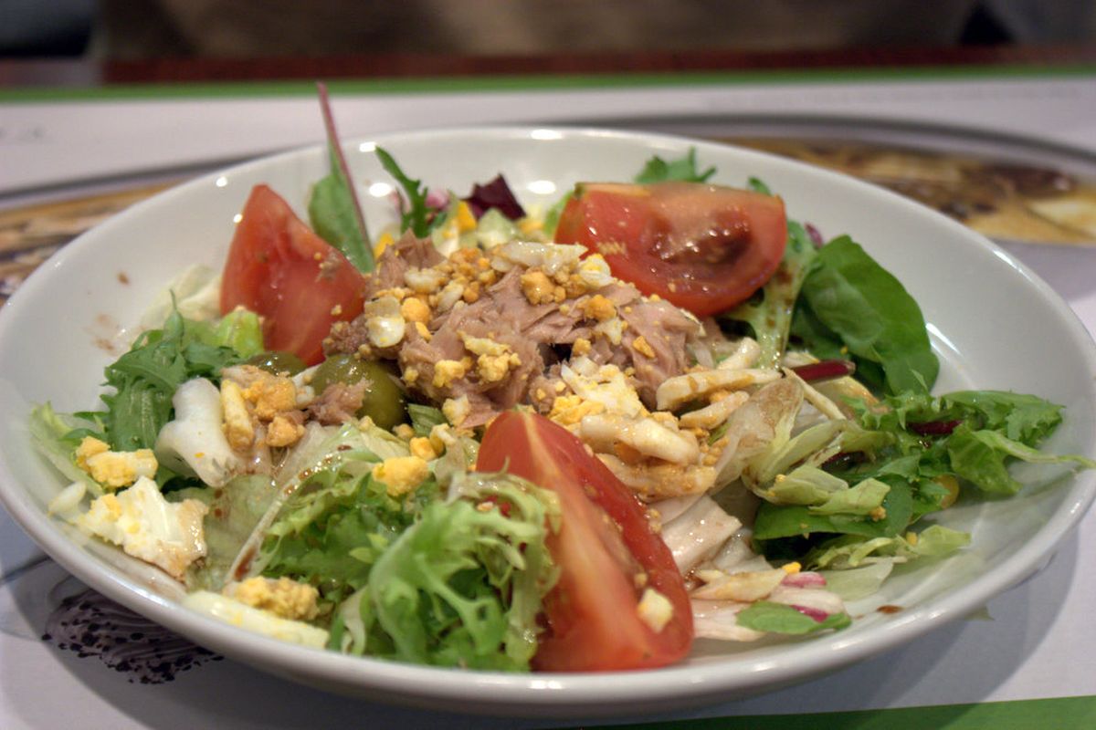 Ensalada mixta terminado, listo para servir