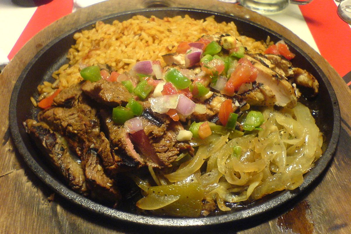 Fajitas de pollo terminado, listo para servir