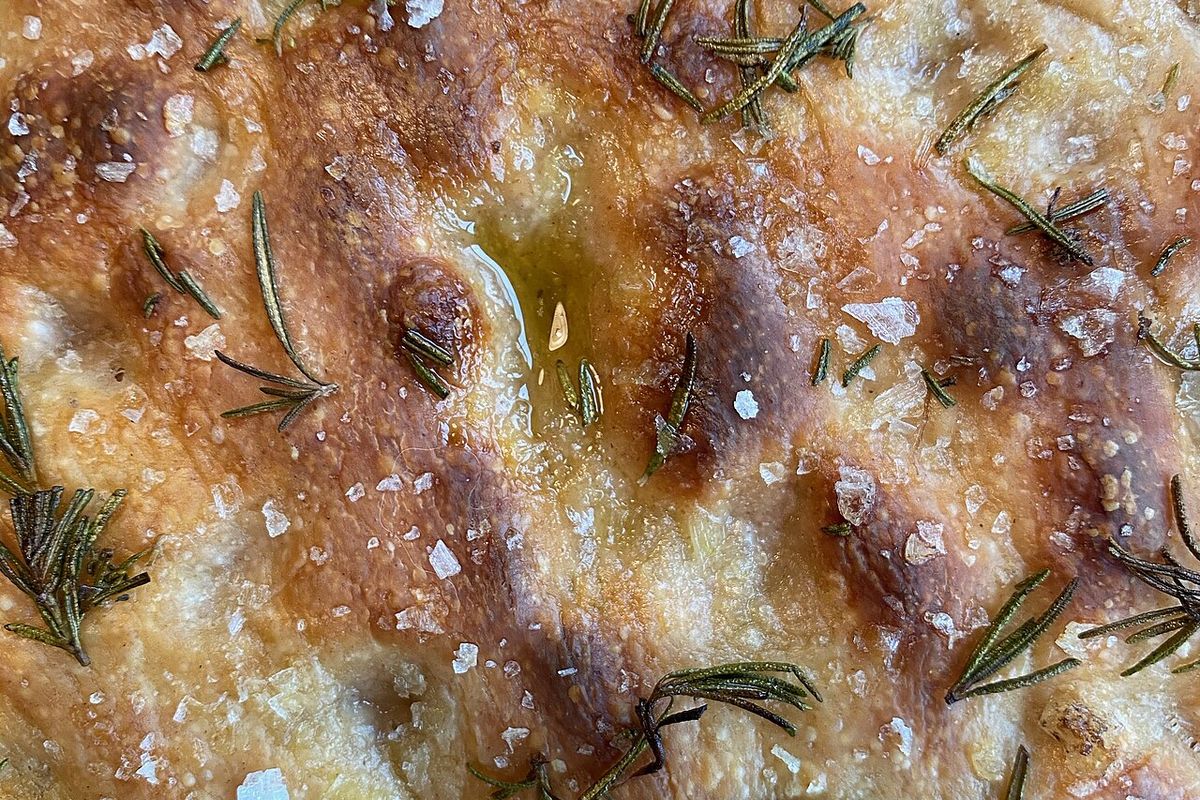 Focaccia terminado, listo para servir