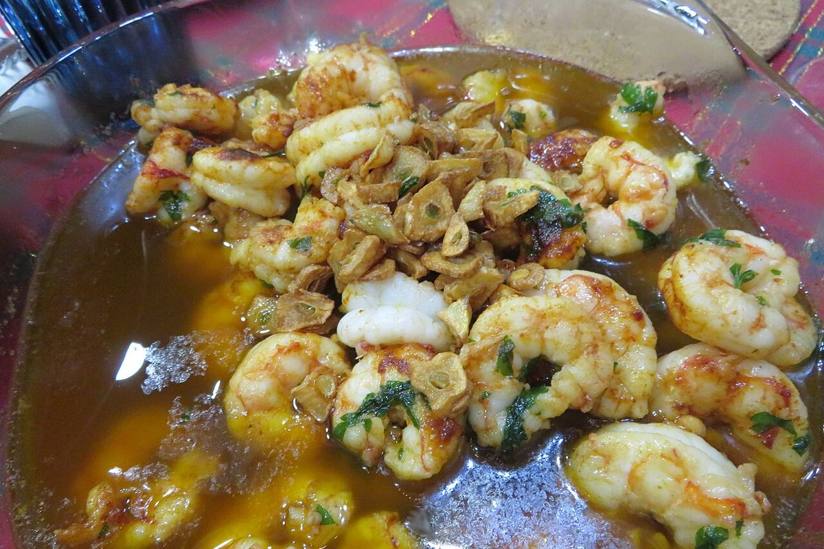 Gambas al ajillo terminado, listo para servir
