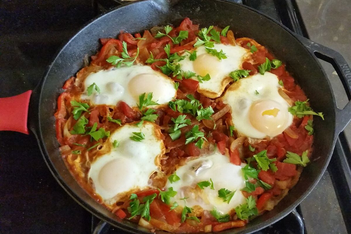 Huevos a la flamenca terminado, listo para servir