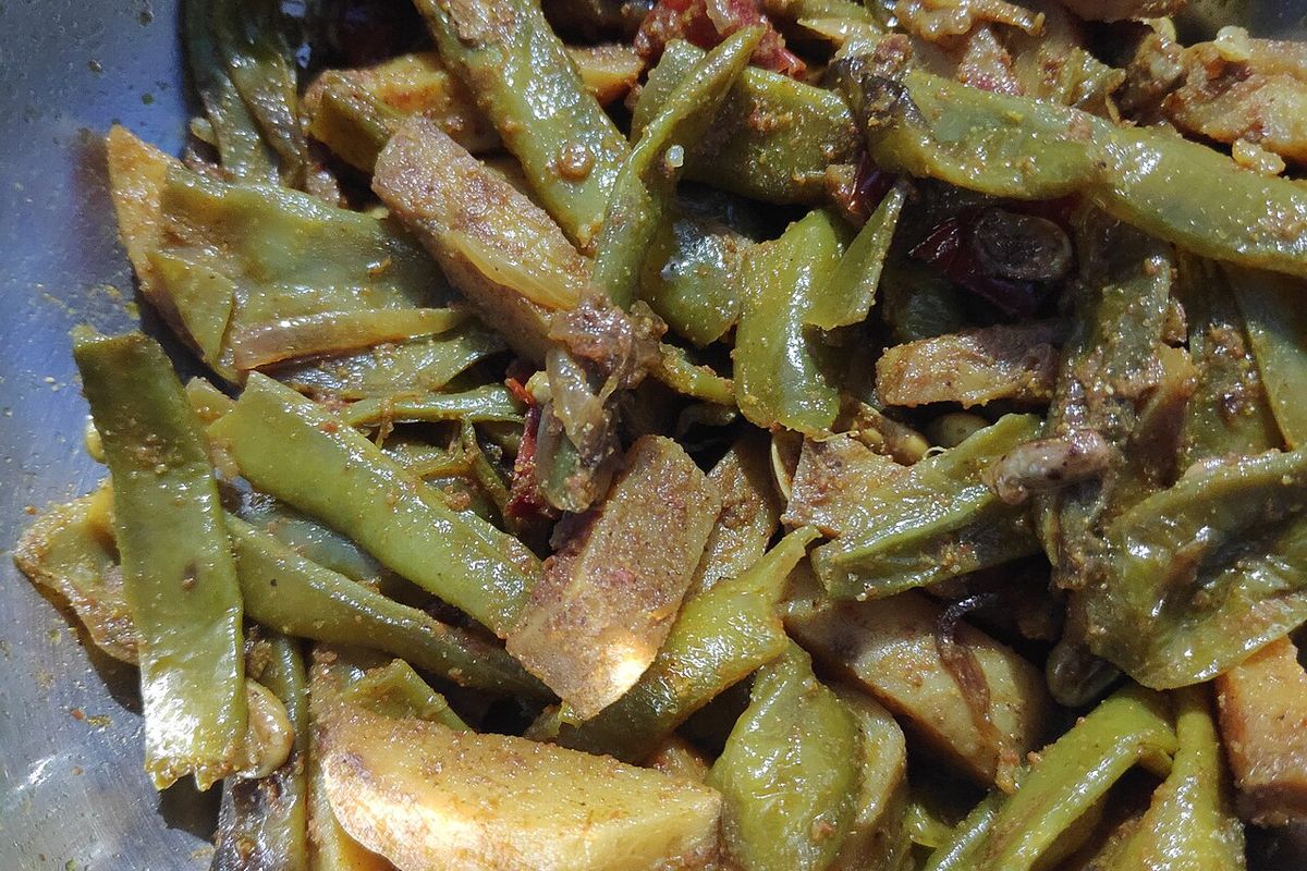 Judías verdes con patatas terminado, listo para servir