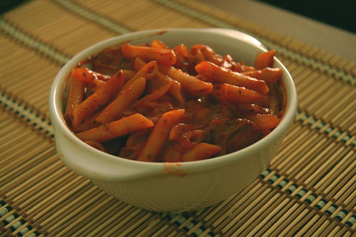 Macarrones con chorizo terminado, listo para servir
