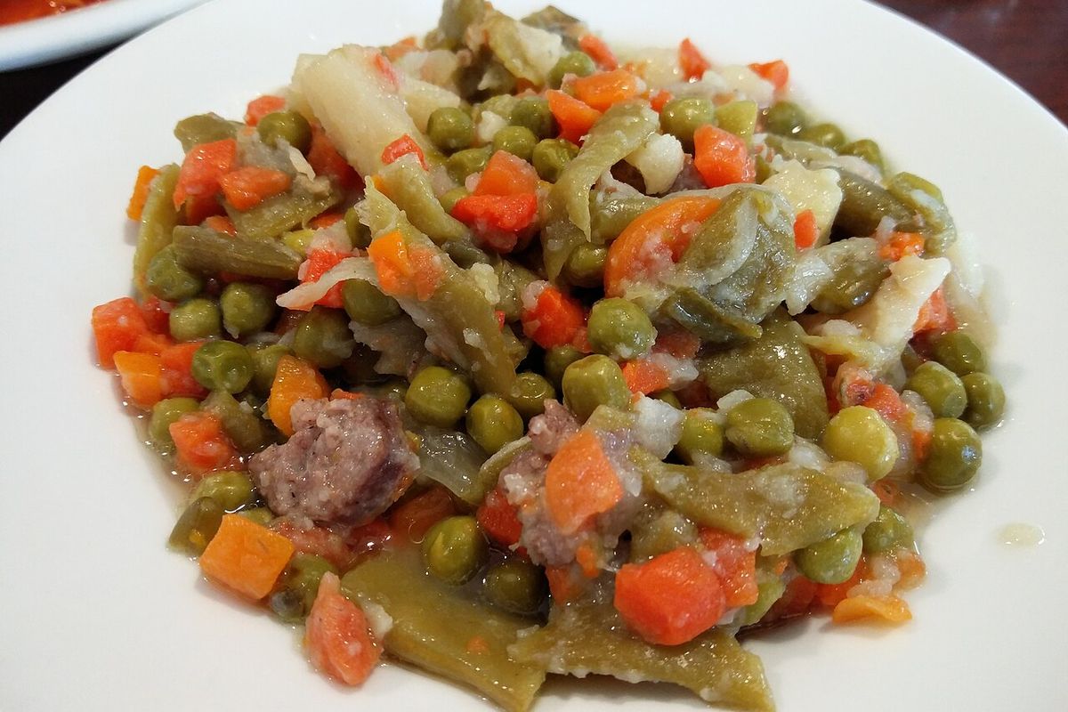 Menestra de verduras terminado, listo para servir