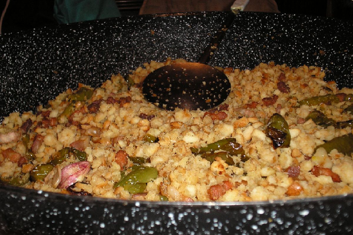 Migas extremeñas terminado, listo para servir