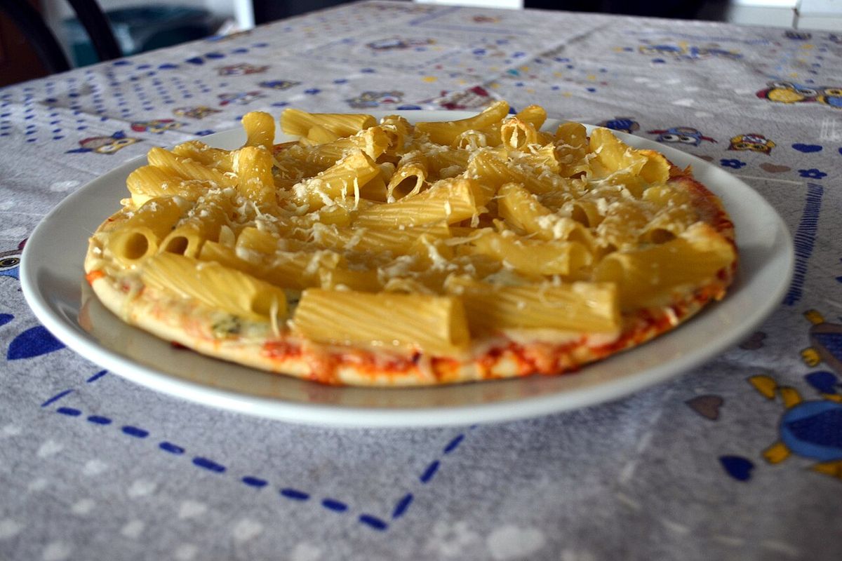 Pasta cuatro quesos terminado, listo para servir