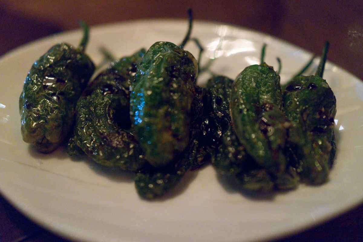 Pimientos de Padrón terminado, listo para servir