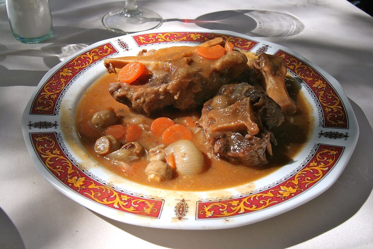 Rabo de toro terminado, listo para servir