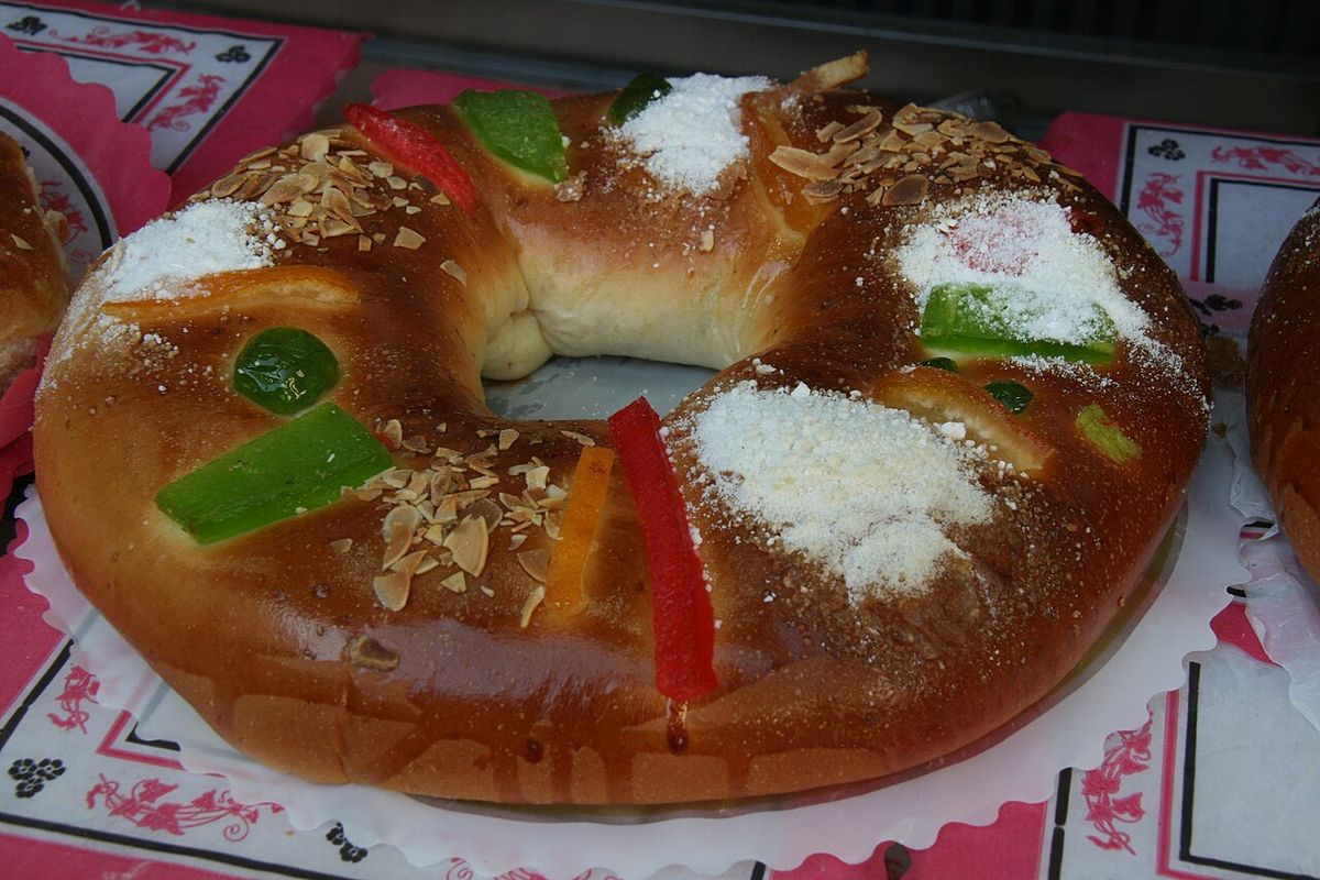 Roscón de Reyes terminado, listo para servir
