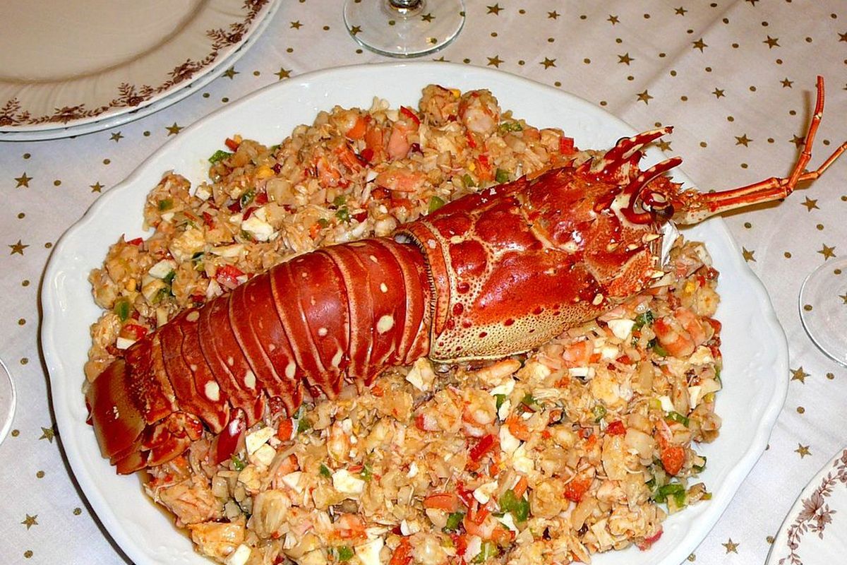 Salpicón de marisco terminado, listo para servir